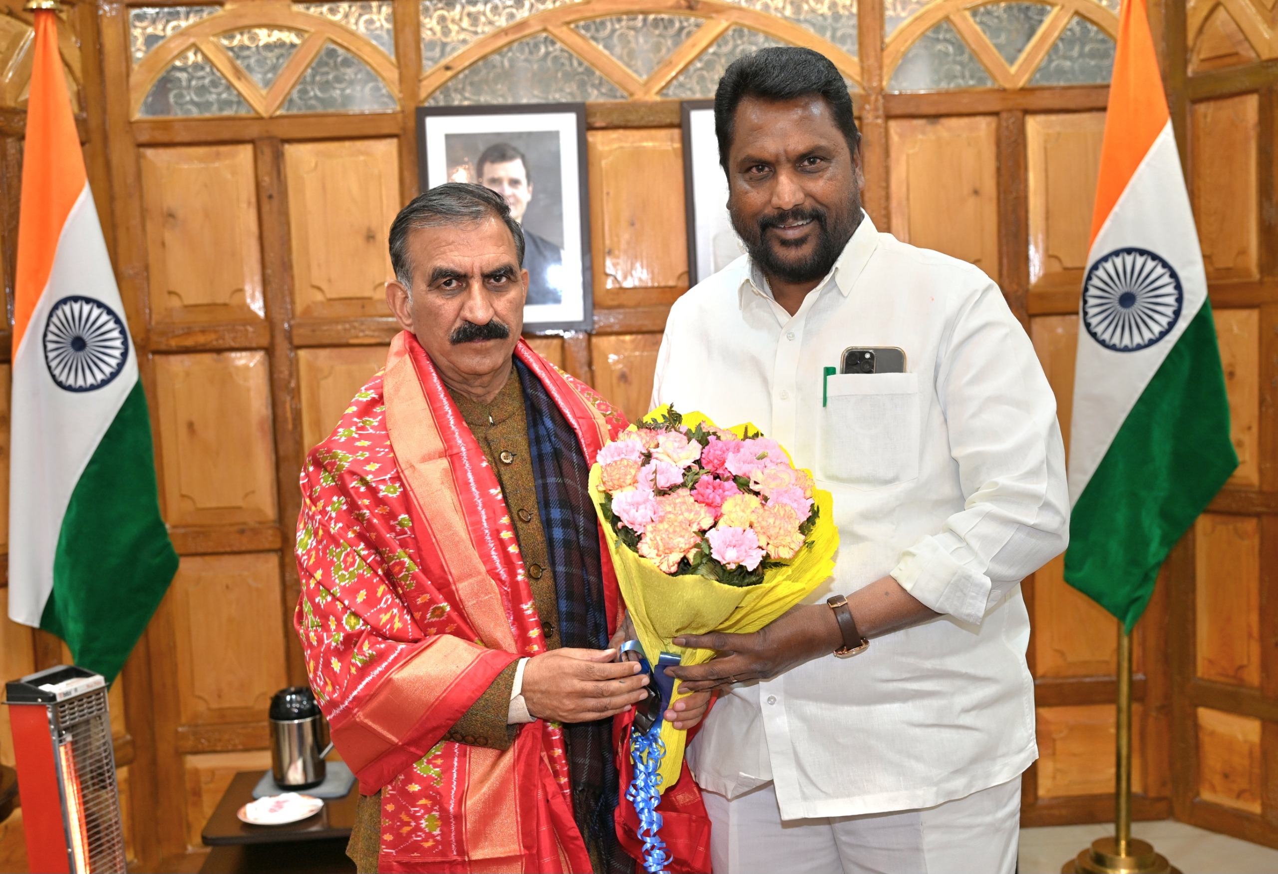 अदलुरी लक्ष्मण कुमार ने मुख्यमंत्री सुक्खू से की भेंट,सीएम को तेलंगाना में राइजिंग ग्लोबल समिट 2025 के लिए किया आमत्रित।