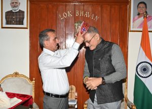 मुख्यमंत्री ने राज्यपाल से की शिष्टाचार भेंट।