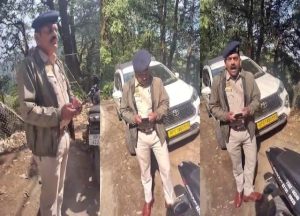 Shimla:टैक्सी चालक को लात मारने वाला ASI सस्पेंड:सड़क किनारे पार्क कार-बाइक हटाने को लेकर हुआ था विवाद।
