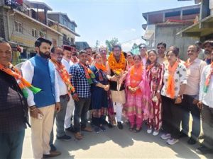सांसद अनुराग ठाकुर ने कांग्रेस सरकार पर मित्रों को लाभ पहुंचाने का लगाया आरोप।