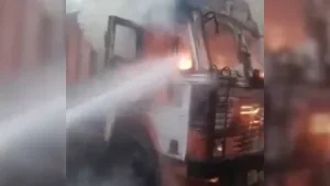 सिरमौर के पांवटा साहिब में एनएच पर बड़ा हादसा,ट्रक में लगी भीषण आग।