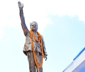 राज्यपाल ने वीरभद्र सिंह की जयंती पर अर्पित की श्रद्धांजलि।