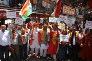 Shimla:पहले प्रदर्शन,फिर भजन कीर्तन,अयोध्या राम मंदिर चंदा चोरी के खिलाफ कांग्रेस का हल्ला बोल।