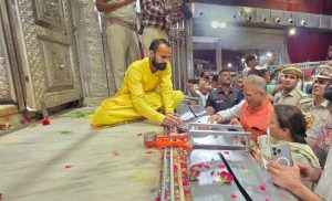 राज्यपाल ने राजस्थान में श्री खाटू श्याम जी मंदिर में किए दर्शन,फर्स्ट लेडी बिंदु गुप्ता भी रहीं साथ।