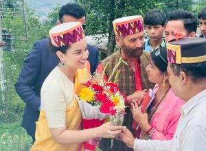 Kullu:सांसद कंगना ने मोबाइल मेडिकल वैन सेवा का किया शुभारंभ।